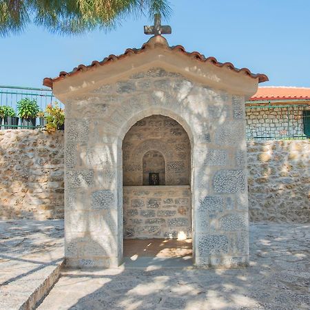 Vetilios Lithos Boutique Hotel Néon Oítilon エクステリア 写真