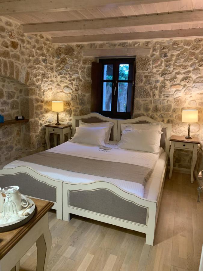 Vetilios Lithos Boutique Hotel Néon Oítilon エクステリア 写真